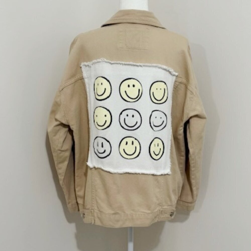 Fantastic Fawn Classic Tan Denim Jacket Smiley Face Applique Women's Size L